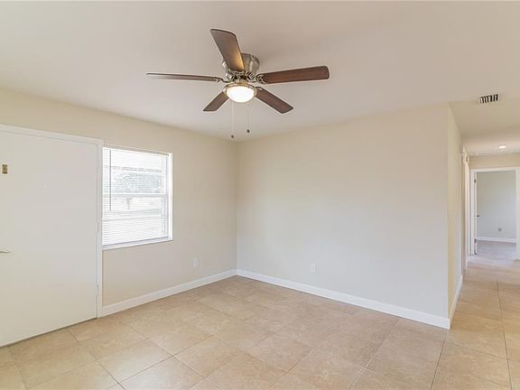 5th image of 254 Abbeyville St