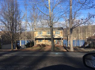 457 Kiowa Dr, Hazleton, PA 18202
