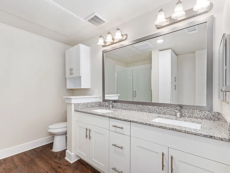Mariposa Communications Parkway 55+ Apartment Homes — Photo 4