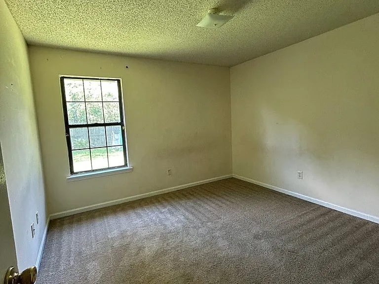 109 Larkin Ct — Photo 13