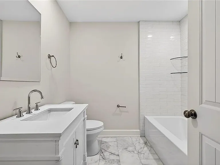 955 Columbia Dr — Photo 17