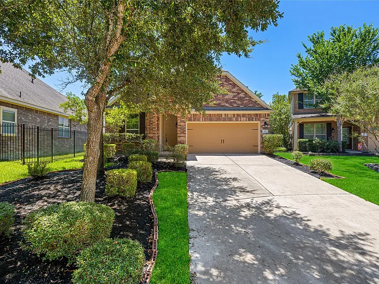 39 Butternut Grove Pl — Photo 2