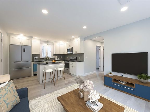 4th image of 325 Reservoir St