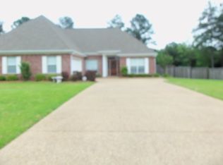 106 Rowan Oak Pl, Terry, MS 39170