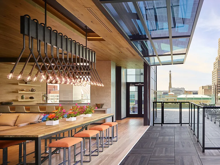 5-Star Resort-Quality Amenities at Two Light Luxury Apartments