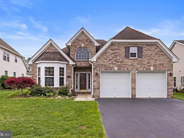 61 Honeysuckle Dr, Manahawkin, NJ 08050