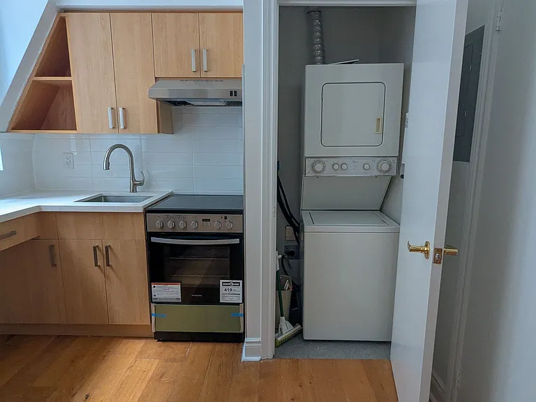 73 Richmond St W #401 — Photo 16
