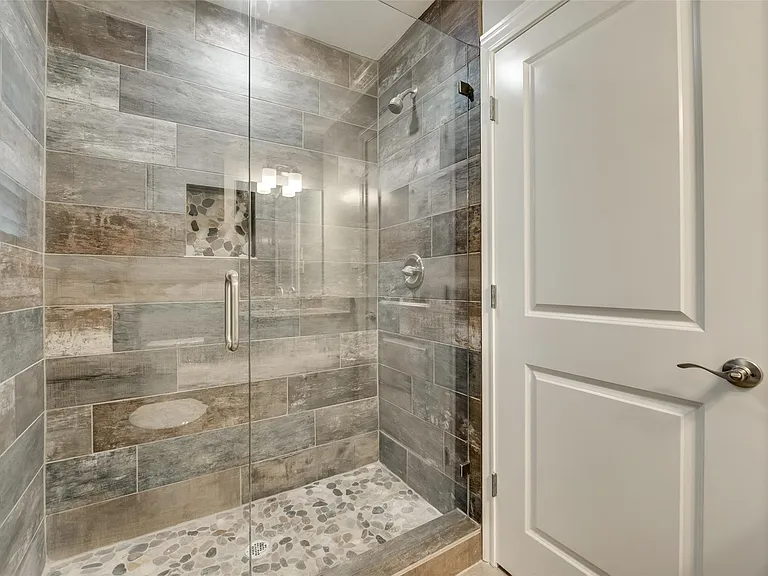 6425 Locke Ave — Photo 11