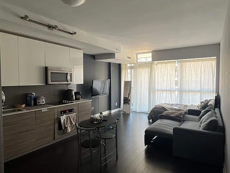 210 Simcoe St #706 — Photo 4