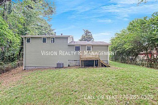 5th image of 204 Woodland Ct