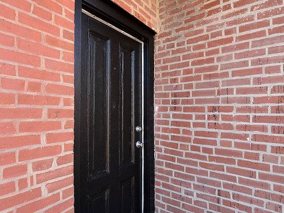 2nd image of 818BF Russell Blvd #0