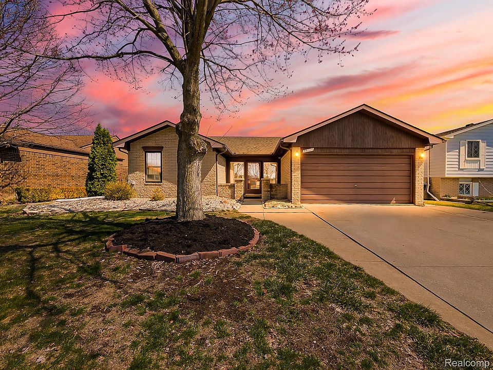 1st image of 38194 Lincolndale Dr