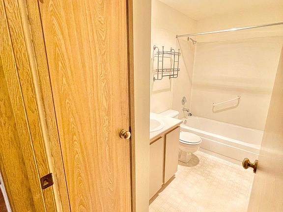 4th image of 2100 California Ave SW #305