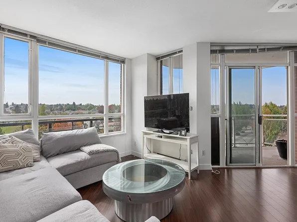 4078 Knight St #623, Vancouver, BC V5N 5Y9