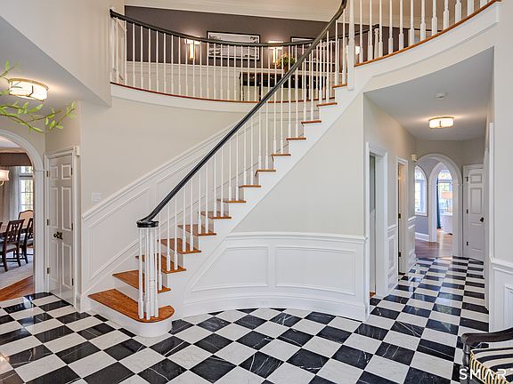 4th image of 14 Merlins Lane