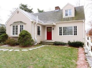 12 Suntaug St, Lynnfield, MA 01940
