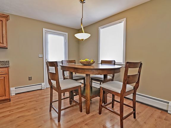 5th image of 15 Lund Dr #B