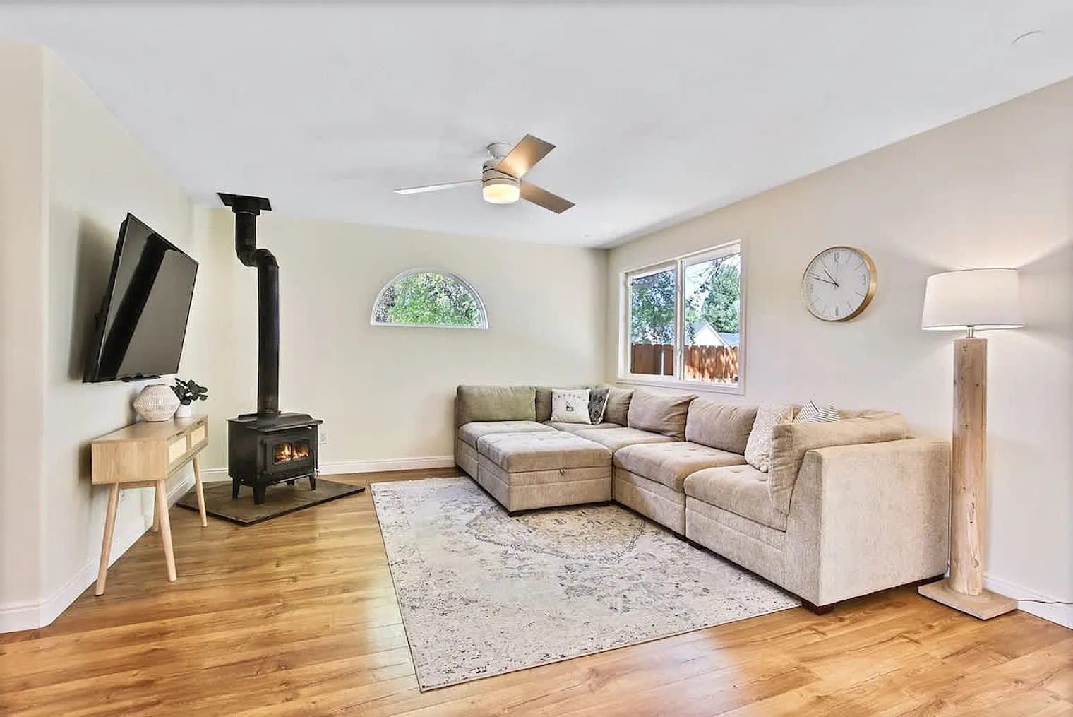 4 bed, 3.0 bath, $7,485 — Photo 1