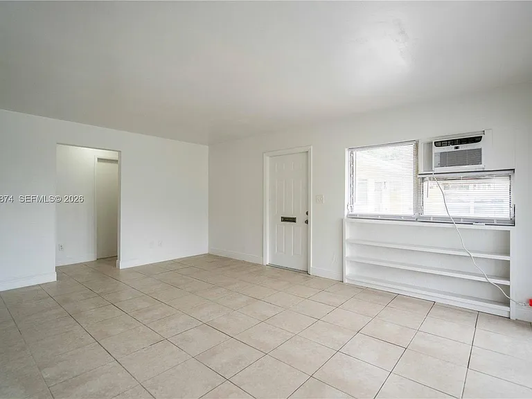 1812 NE 20th Ave #1 — Photo 5