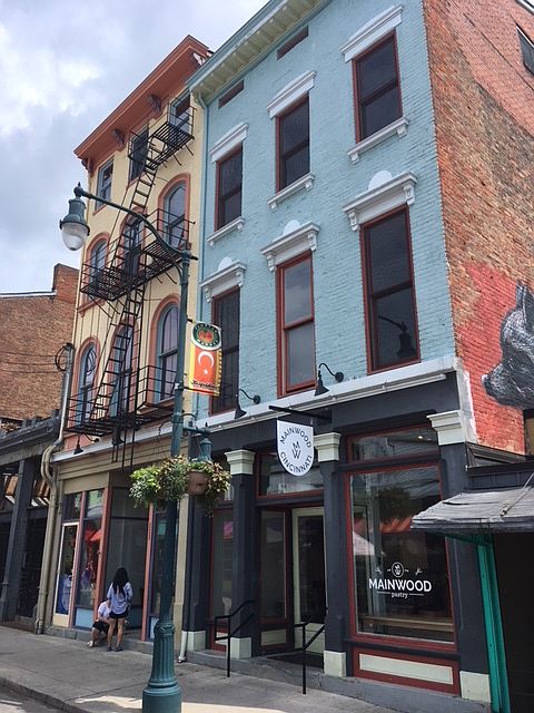 1st image of 121 W Elder St