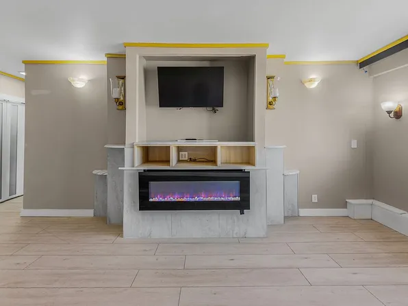 5240 39th Dr APT 10C, Woodside, NY 11377