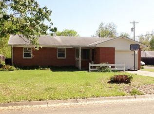 1903 E 14th Ave, Winfield, KS 67156