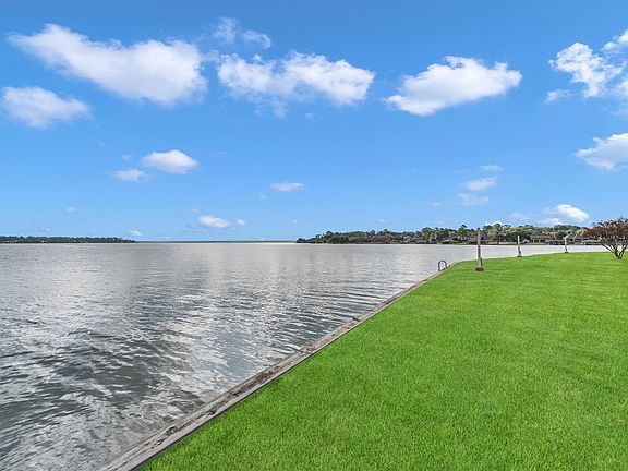2nd image of 146 April Point Dr S