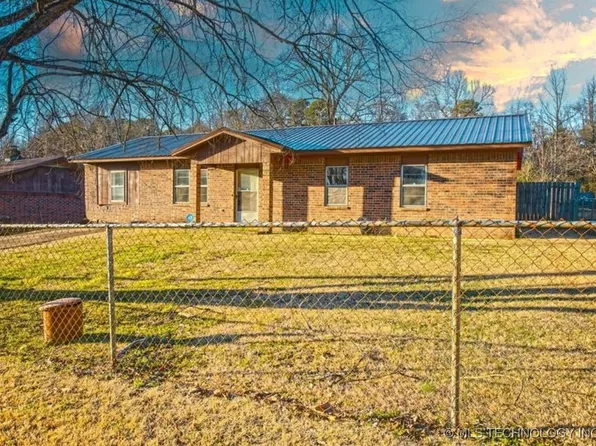 1003 Lukfata St, Broken Bow, OK 74728