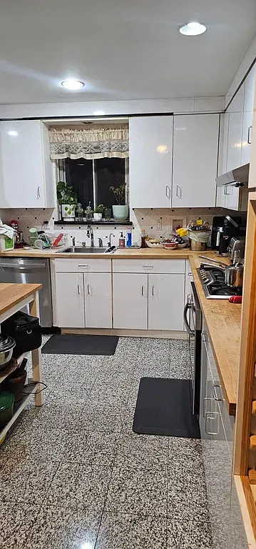 3 bed, 1.5 bath, 1400 sqft, $3,700 — Photo 1