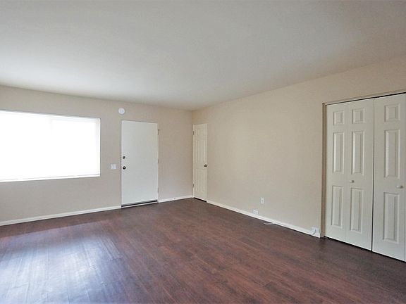 3rd image of 4077 Lamont St