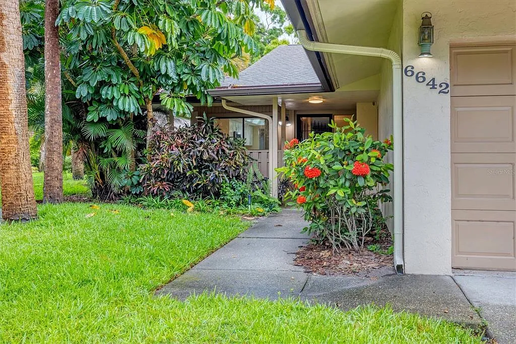 2 bed, 2.0 bath, 1206 sqft, $2,400 — Photo 2