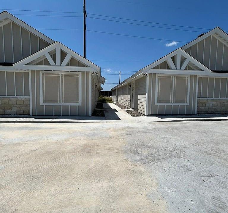 1st image of 2013 Southridge Ave #A-d