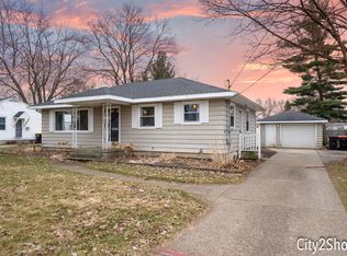 1058 Vos St, Jenison, MI 49428