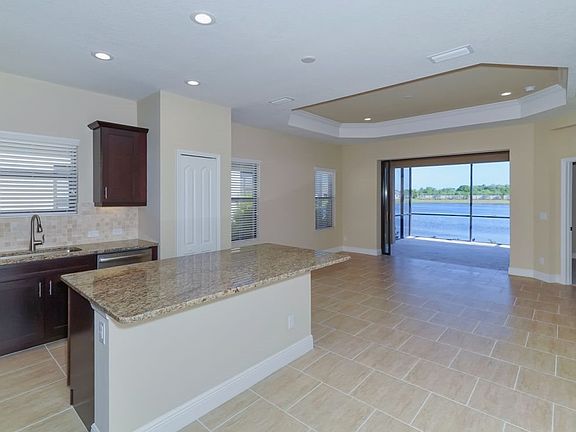 3rd image of 4433 Amalfi Ave