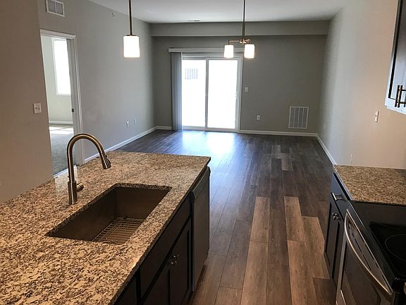 5th image of 2076 Community Ln #207