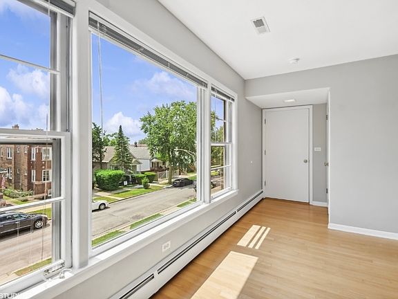 3rd image of 5104 W Cornelia Ave #1
