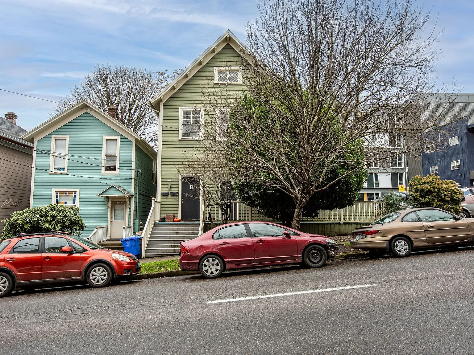 Updated top floor 3 Bedroom 1 Bath Duplex available now! — Photo 2