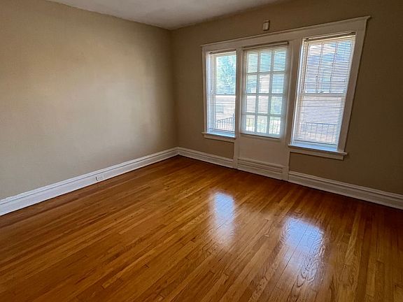 4th image of 3954 S Grand Blvd #1