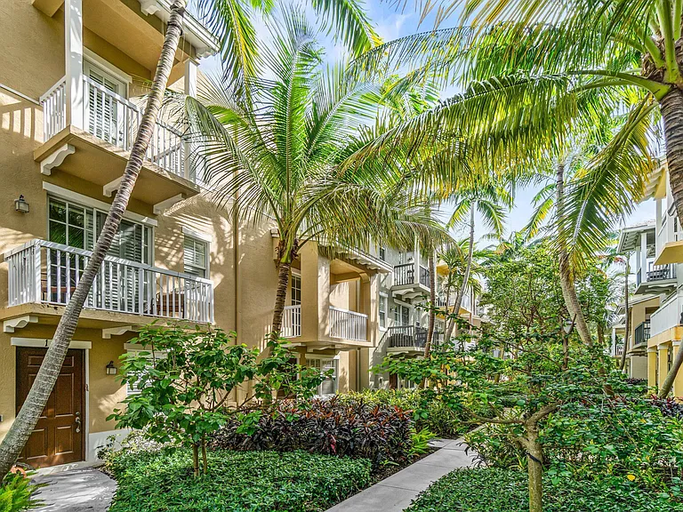 109 E Coda Cir — Photo 4