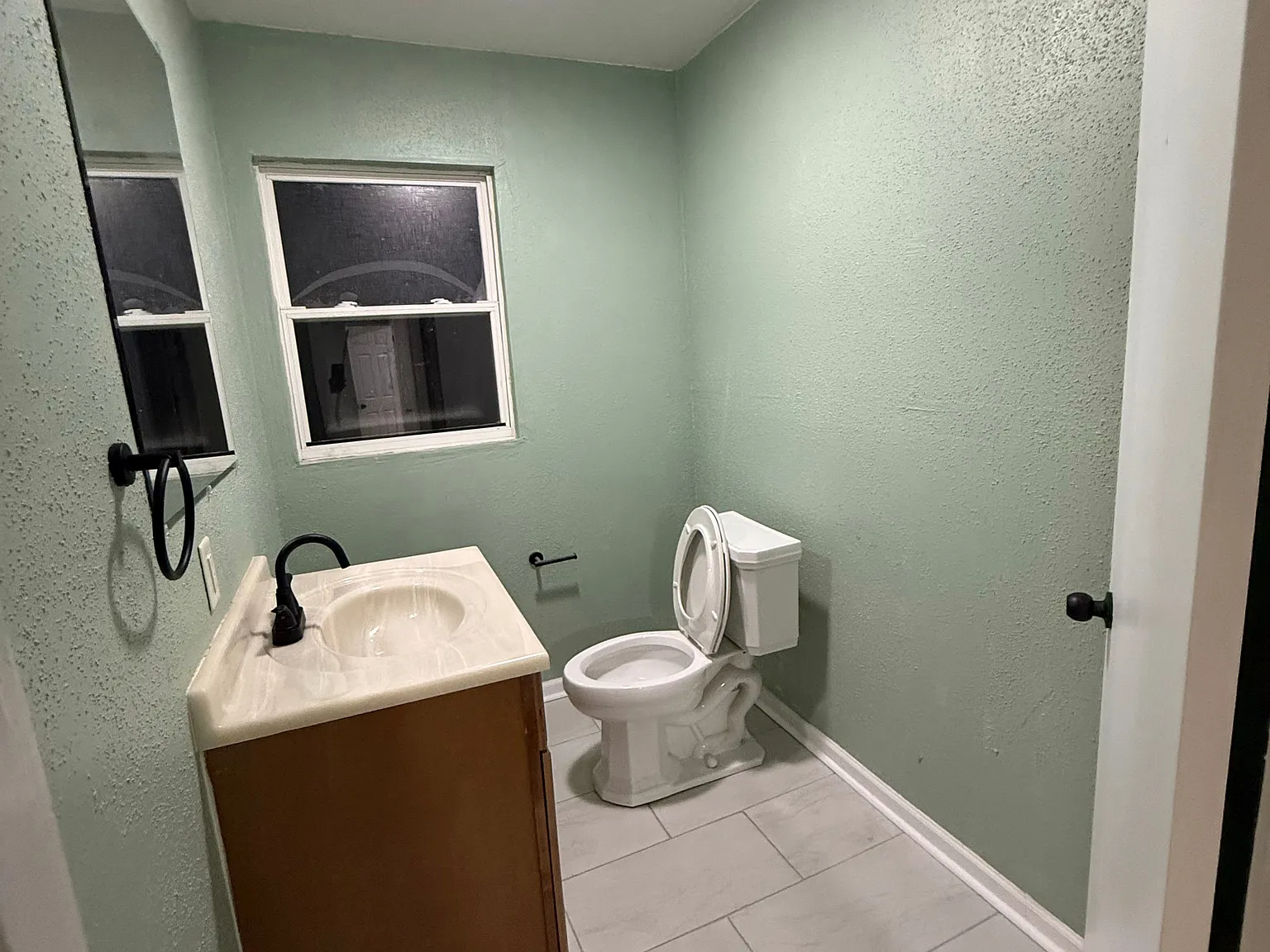 3 bed, 1.5 bath, 1200 sqft, $1,350 — Photo 3