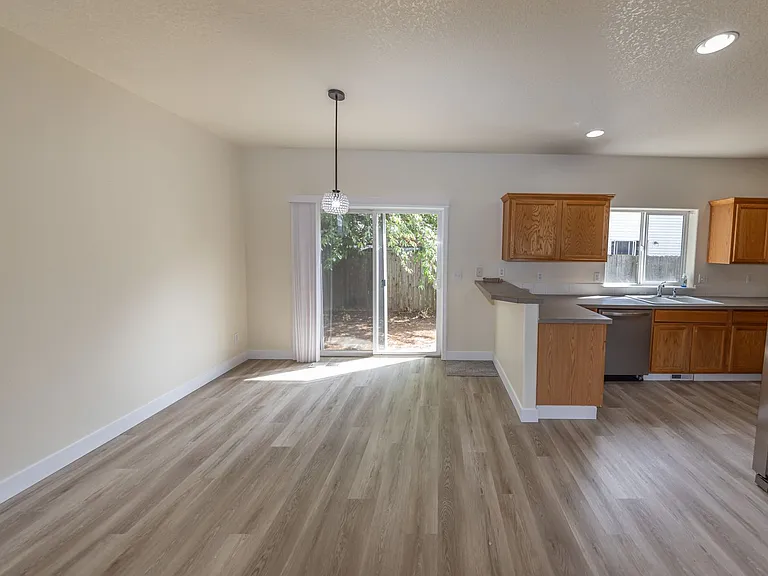 13815 NE 63rd St — Photo 4