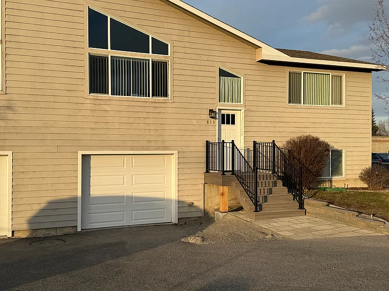 813 N Coach Ln — Photo 8