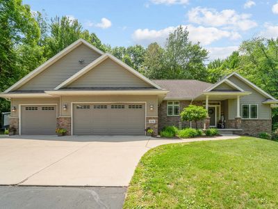 3241 Sunrise Rd, Suamico, WI, 54173