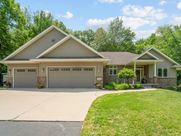 3241 Sunrise Rd, Suamico, WI 54173