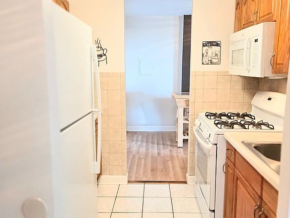 5th image of 33 N Main St APT 10J