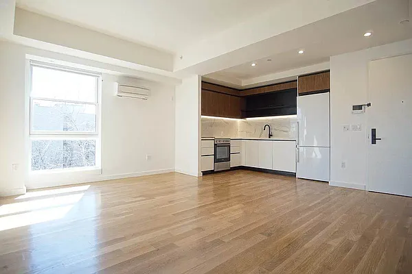 Rented by Artur Gutman, LREB | media 36