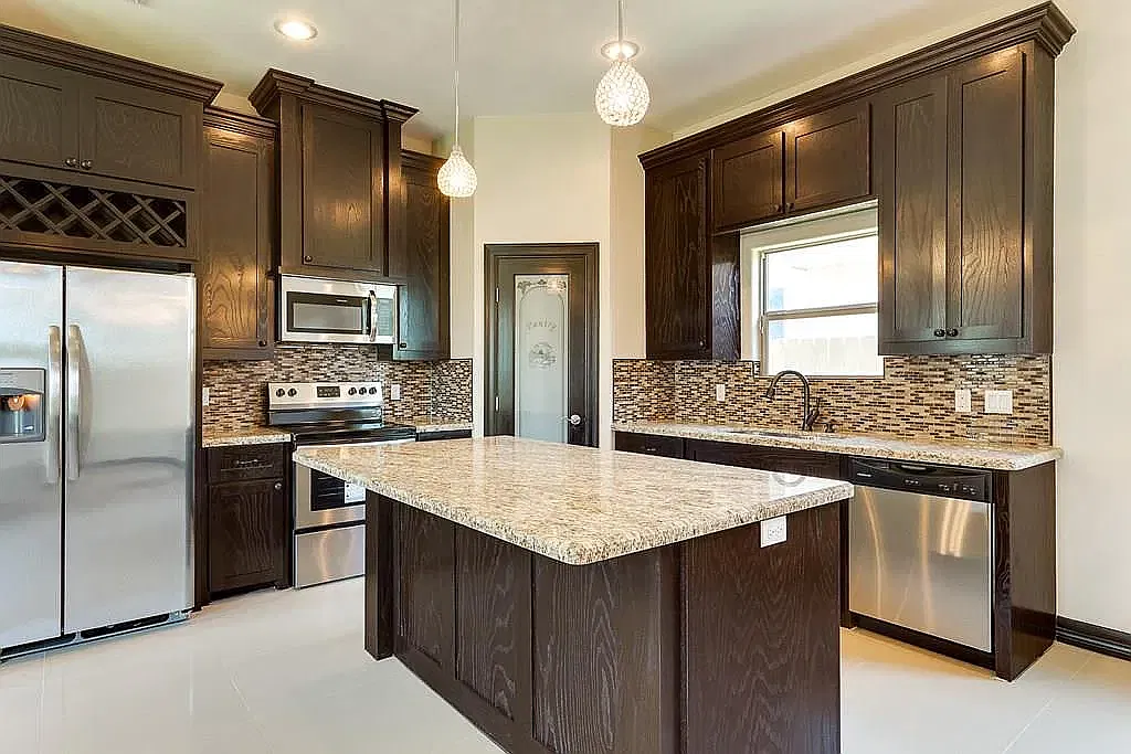 4 bed, 2.5 bath, 1595 sqft, $2,200 — Photo 4