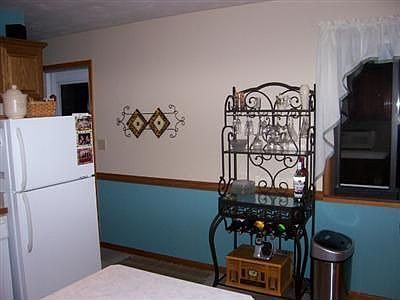 4th image of 445 Cathy Dr