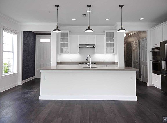 2nd image of 100 Aspen Dr