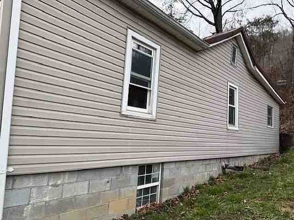 4th image of 32 Hummingbird Ln